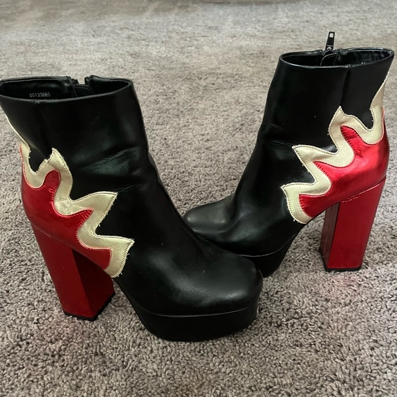 Fire Pattern Heeled Ankle Boots - Picture 2 of 8